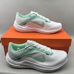 Nike Air Winflo 10 Running Shoes Women Size 9.5 White Green Comfort Low Sneakers